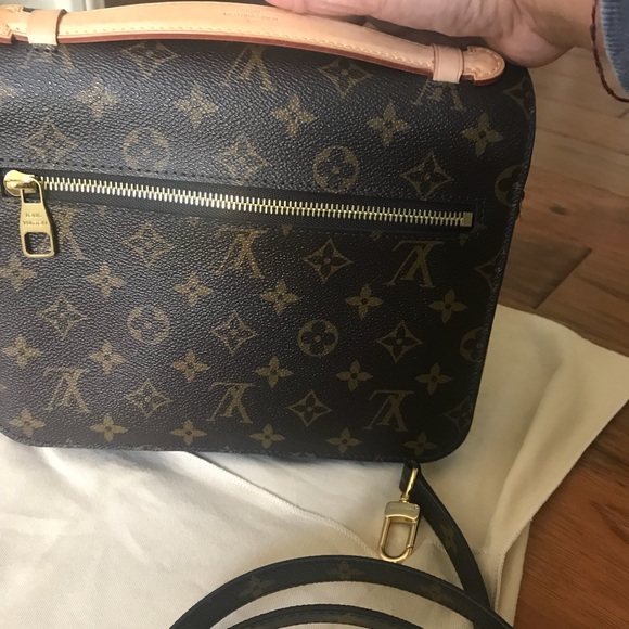 SOLD !!!! Authentic LV Pochete Metis - Picture 2 of 8